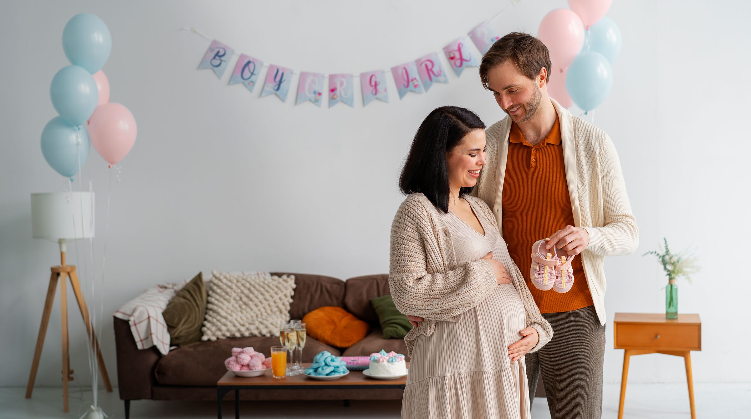 Что подарить на рождение ребенка: подарки с акцентом на помощь маме